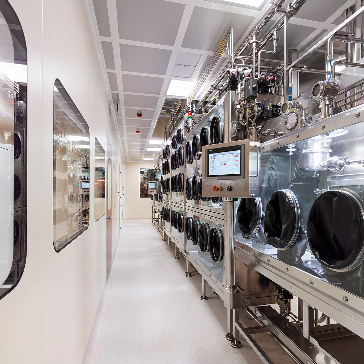 A LEADING CDMO AT YOUR SIDE